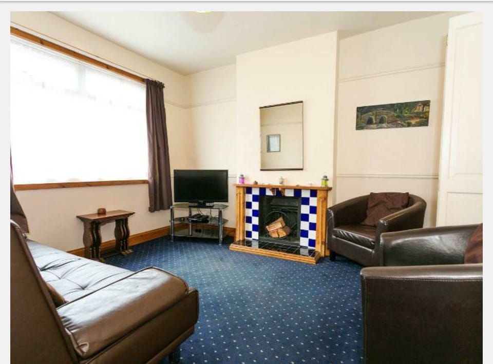 Cottage, 2 Bedrooms, Garden View | Living room | Flat-screen TV