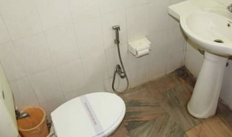 Shower, free toiletries
