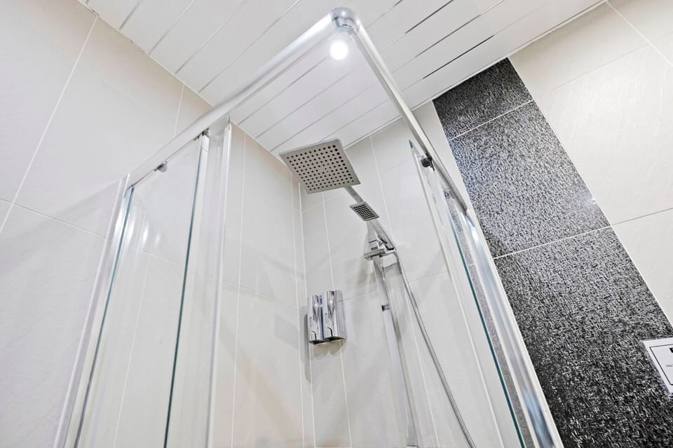 Standard Double Room, 1 Double Bed | Bathroom | Free toiletries, hair dryer, towels, soap