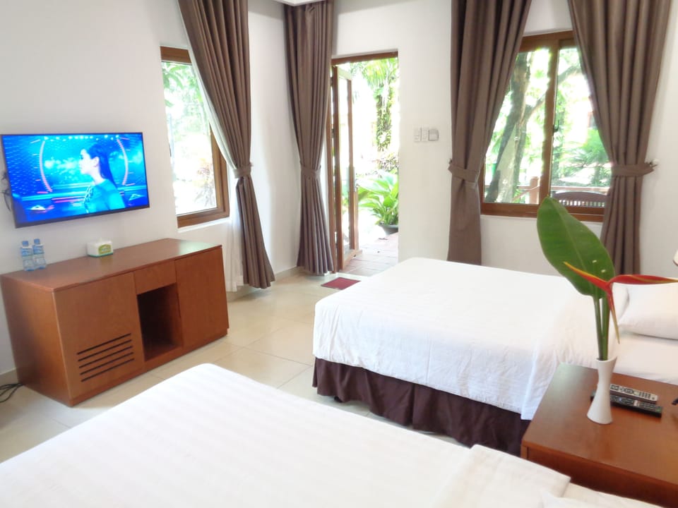 Deluxe Twin Bungalow | Minibar, in-room safe, desk, free WiFi