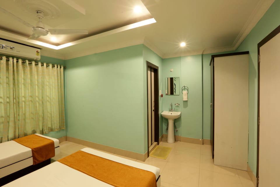 Super Deluxe Room | Premium bedding, desk, blackout drapes, soundproofing