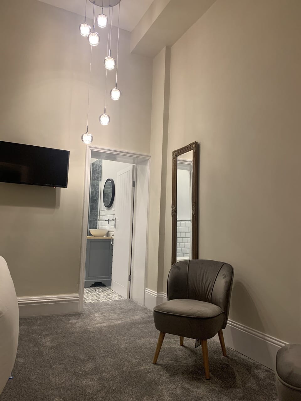 Deluxe Double or Twin Room | Individually decorated, individually furnished, iron/ironing board