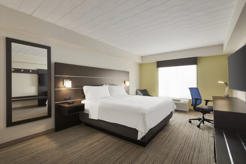 In-room safe, desk, blackout drapes, soundproofing