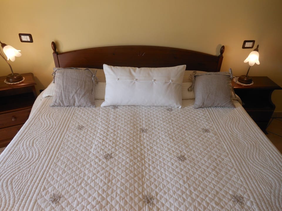 Quadruple Room | Hypo-allergenic bedding, minibar, desk, free WiFi