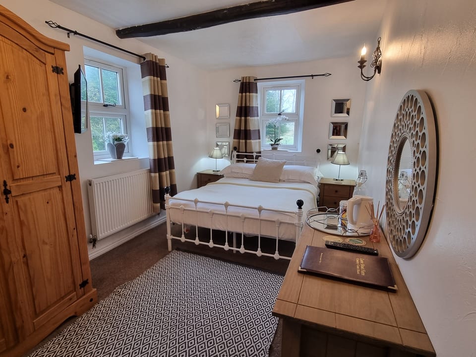 Double Room (Room 7) | Individually decorated, individually furnished, desk, laptop workspace