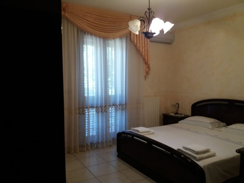Double Room, Ensuite, Courtyard View | Bed sheets