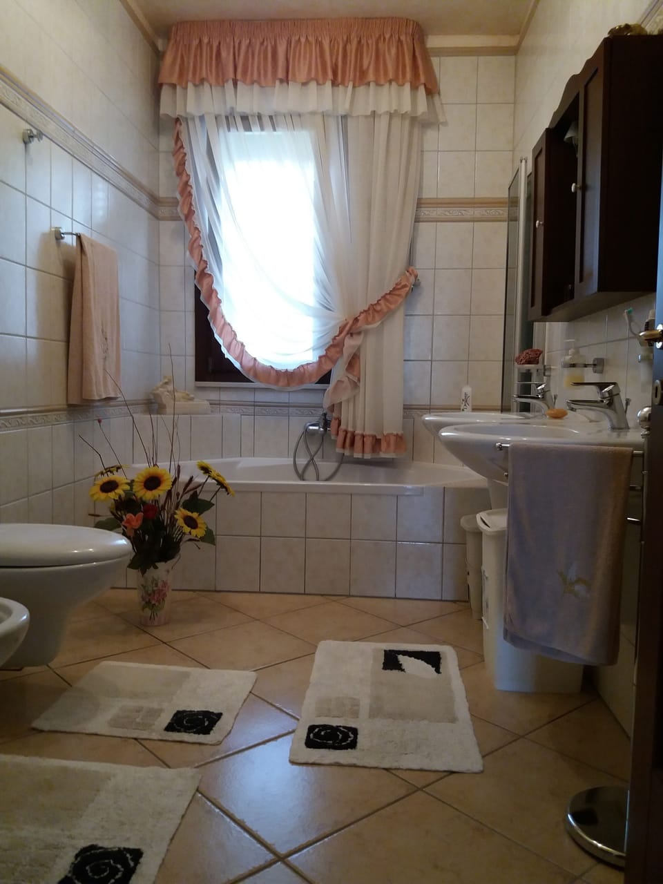 Basic Room, 1 Bedroom, Shared Bathroom, City View | Bathroom | Shower, hair dryer, bidet