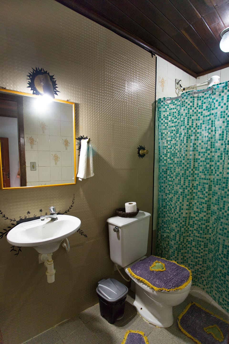 Basic Double or Twin Room, 1 Bedroom | Bathroom | Shower, towels, soap, toilet paper