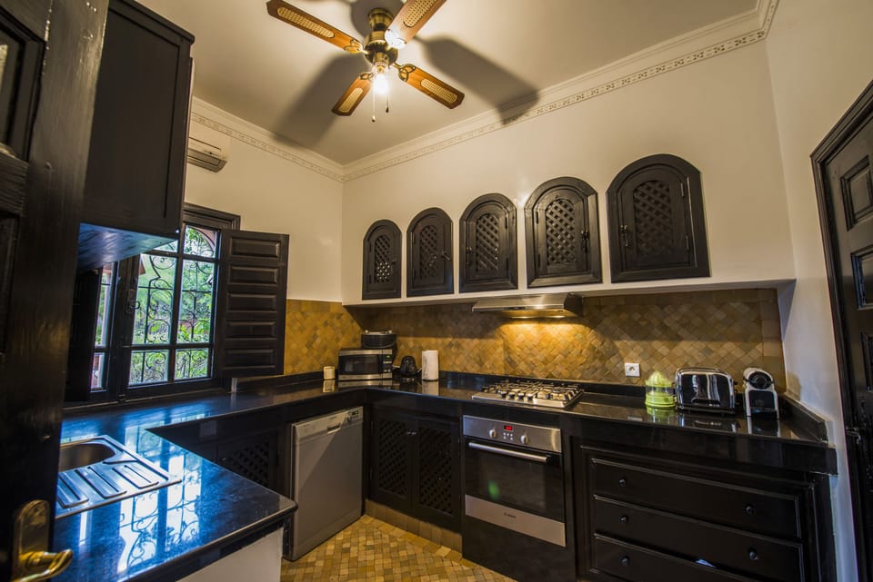 Deluxe Villa | Private kitchen | Fridge, microwave, oven, stovetop