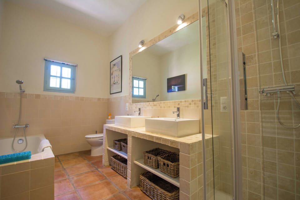 En-suite bathroom