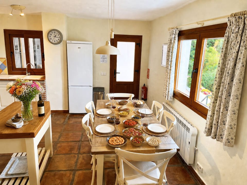 Fully equipped kitchen with dining area.