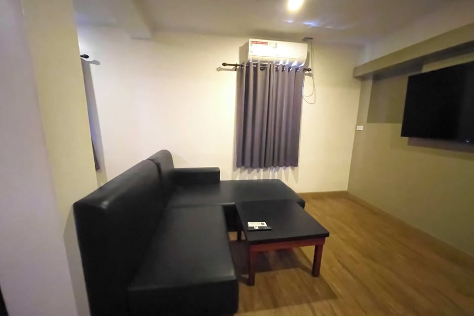 Deluxe King Room | Minibar, desk, free WiFi, bed sheets