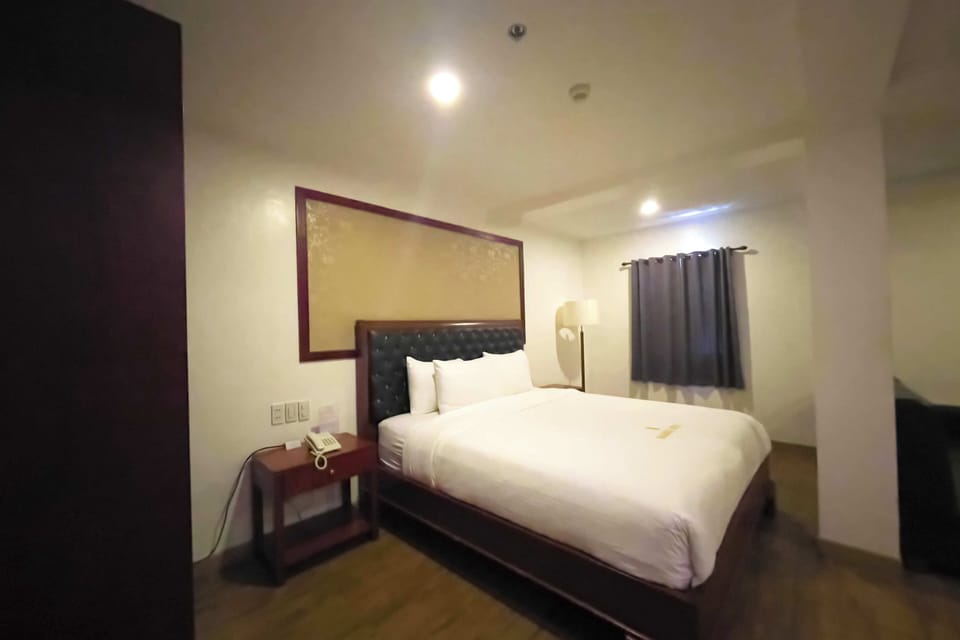 Deluxe King Room | Minibar, desk, free WiFi, bed sheets
