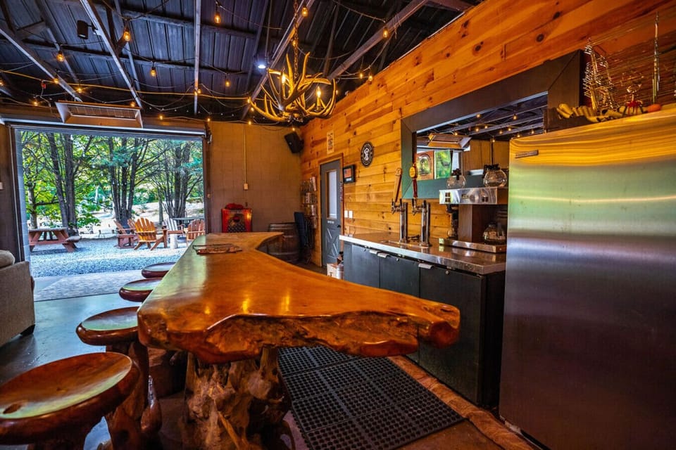 The Lodge Bar - BYOB
