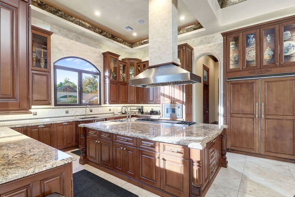 Enormous kitchen w/ oversized island, two sinks, large cooktop & oven