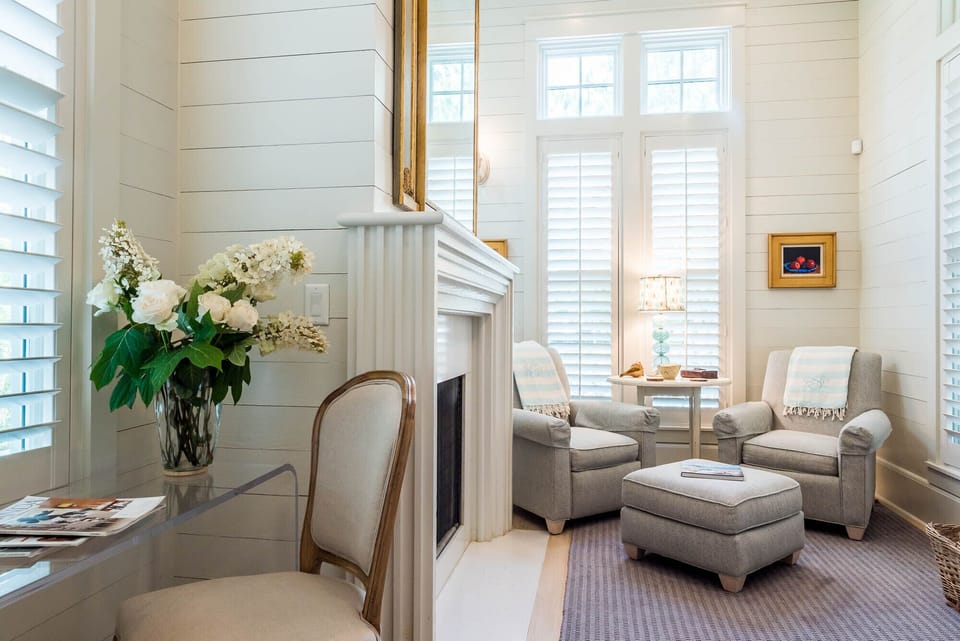 Just off the master is the libary a quiet retreat for reading or work. 