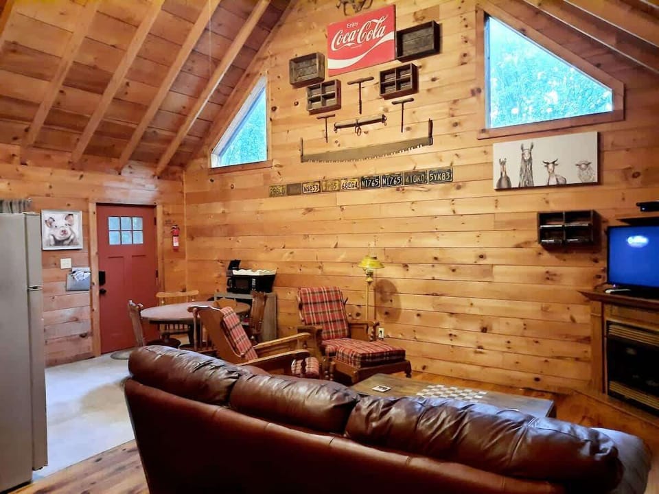 Living room / Dining area with Smart TV