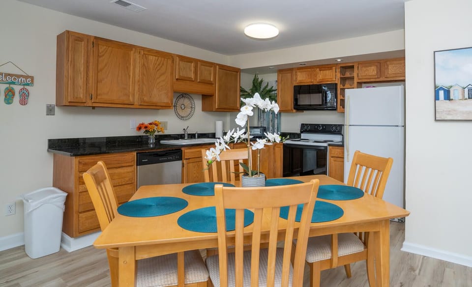 Kitchen, dining area