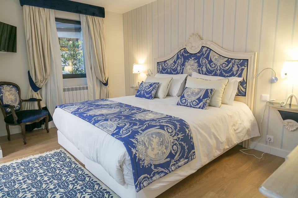 Superior Double or Twin Room | Desk, blackout drapes, soundproofing, free cribs/infant beds