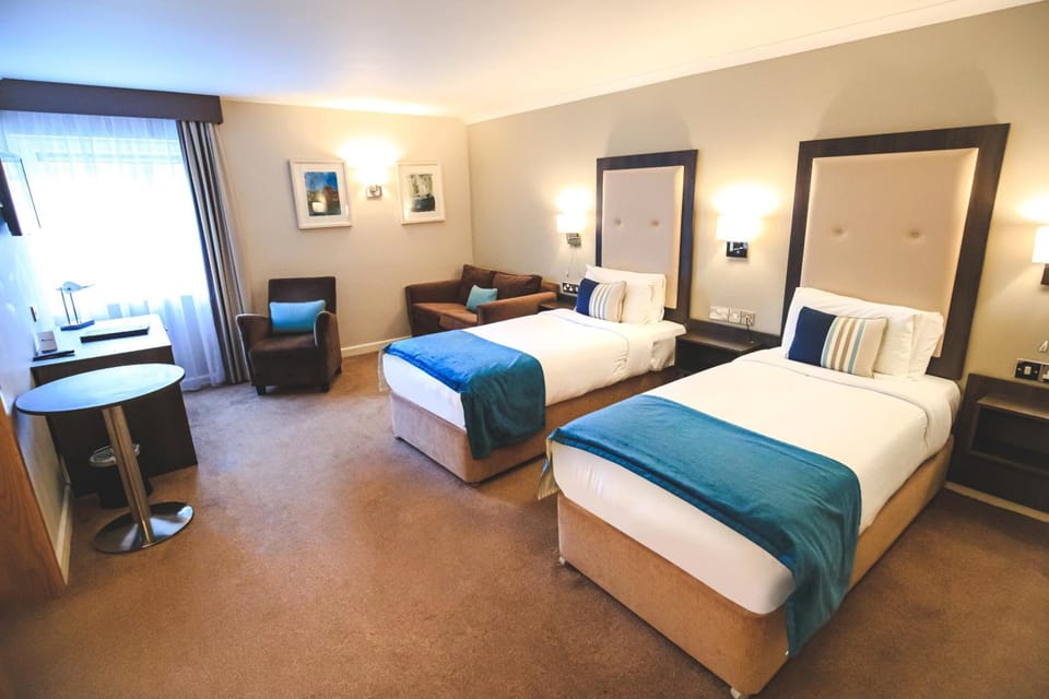 In-room safe, desk, bed sheets