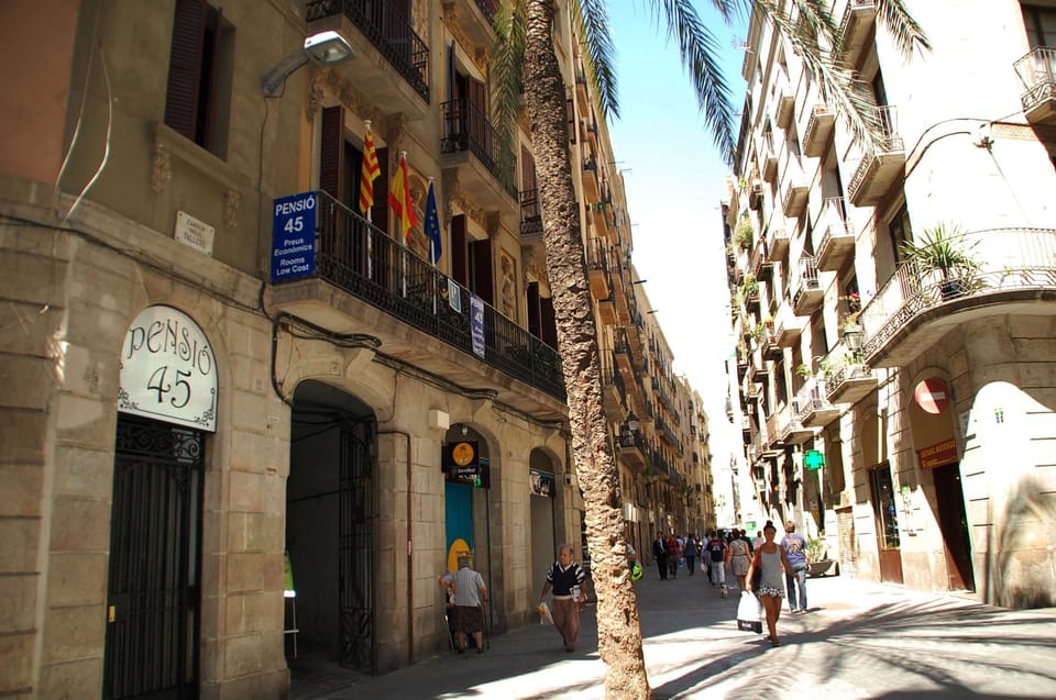 Pensión 45 Bed and Breakfast in Barcelona