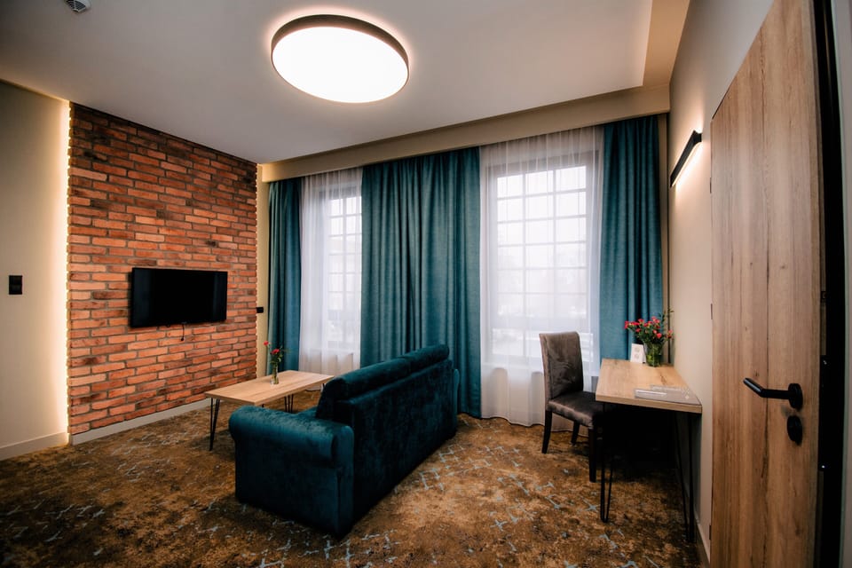Deluxe Apartment | Hypo-allergenic bedding available, minibar, desk, laptop workspace