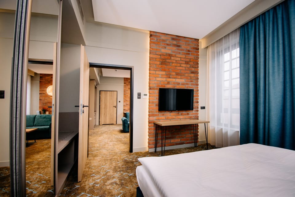 Deluxe Apartment | Hypo-allergenic bedding available, minibar, desk, laptop workspace
