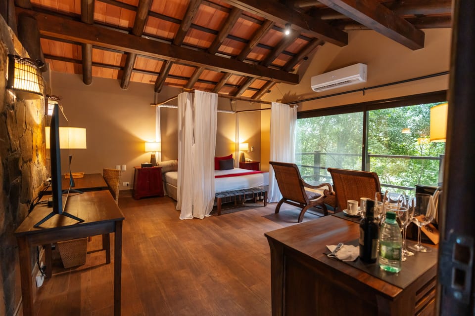 Villa | Premium bedding, down comforters, pillowtop beds, minibar