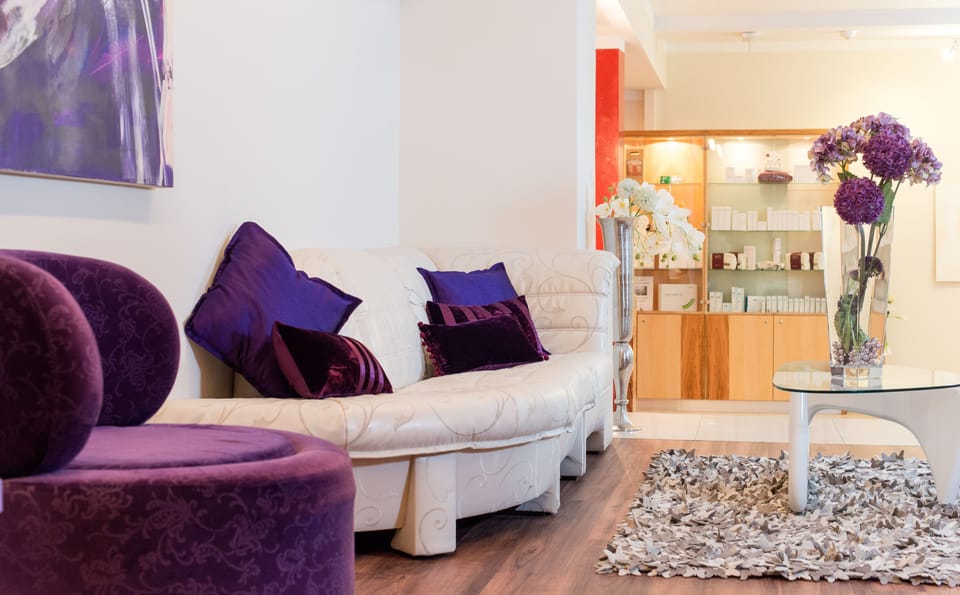Couples treatment rooms, body treatments, aromatherapy, body wraps
