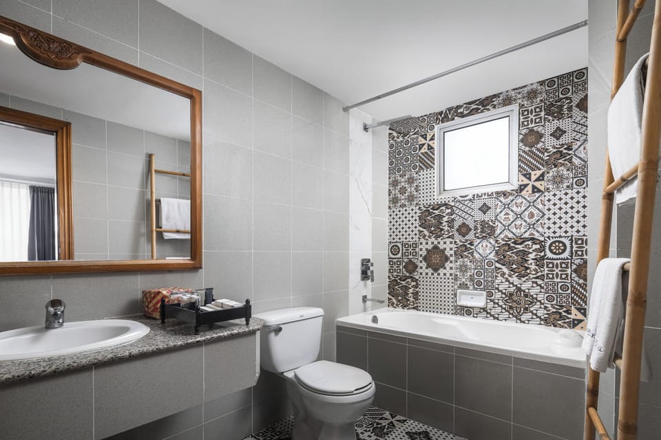 Family Suite, Multiple Beds, Accessible, City View | Bathroom | Free toiletries, hair dryer, slippers, towels