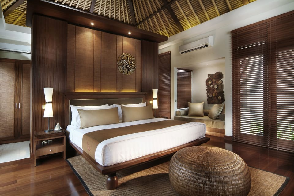 Premium bedding, in-room safe, desk, iron/ironing board