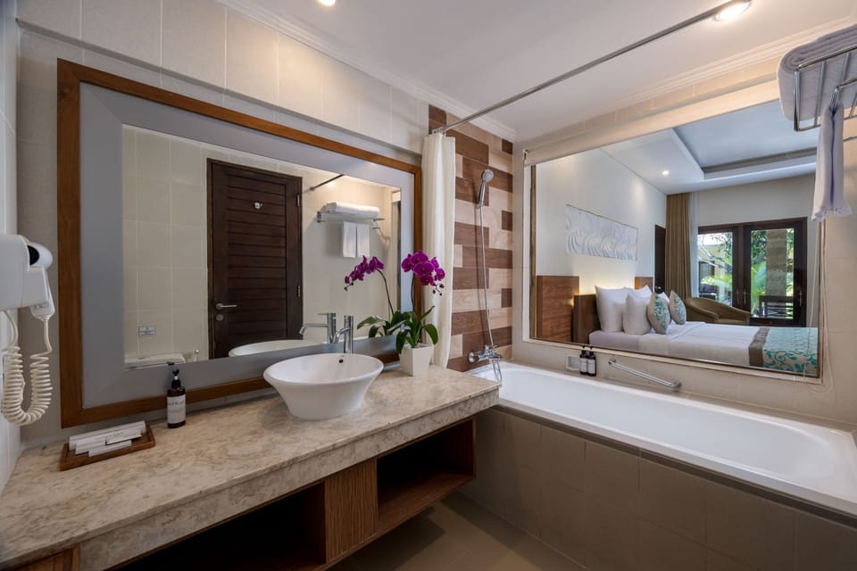 Premier Garden view | Bathroom | Free toiletries, hair dryer, slippers, towels