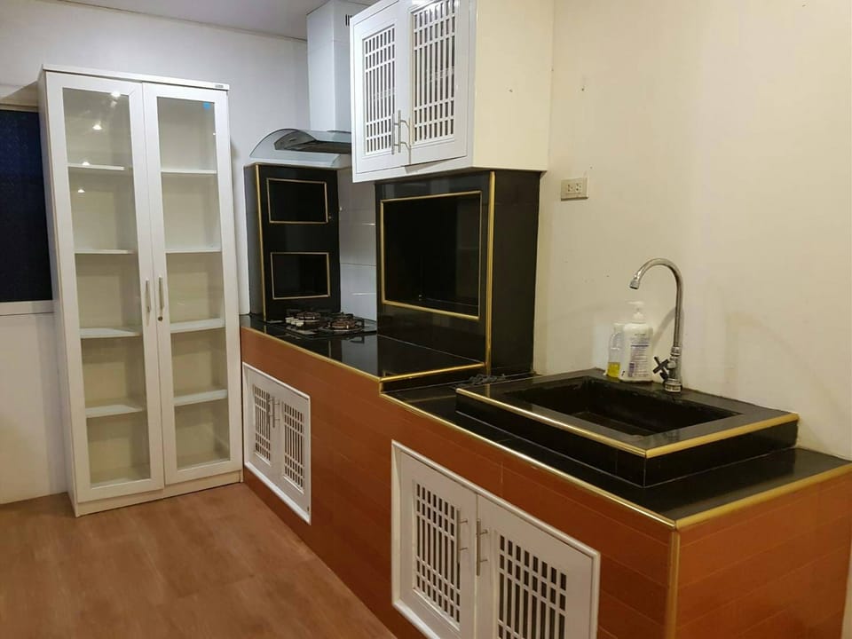 3-Bedroom Villa  | Private kitchen | Full-size fridge, stovetop, electric kettle, rice cooker