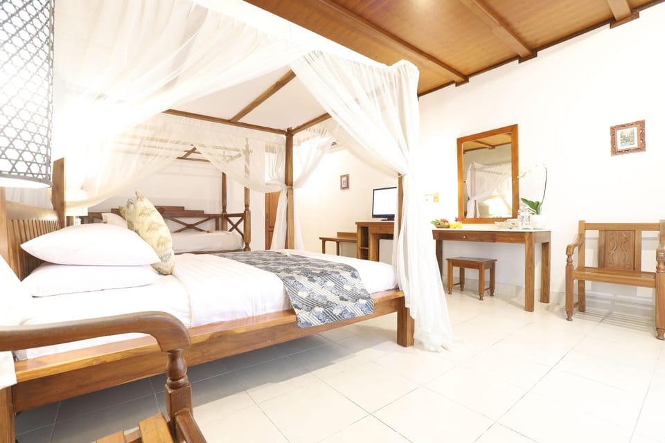 Deluxe Room | Minibar, desk, laptop workspace, blackout drapes