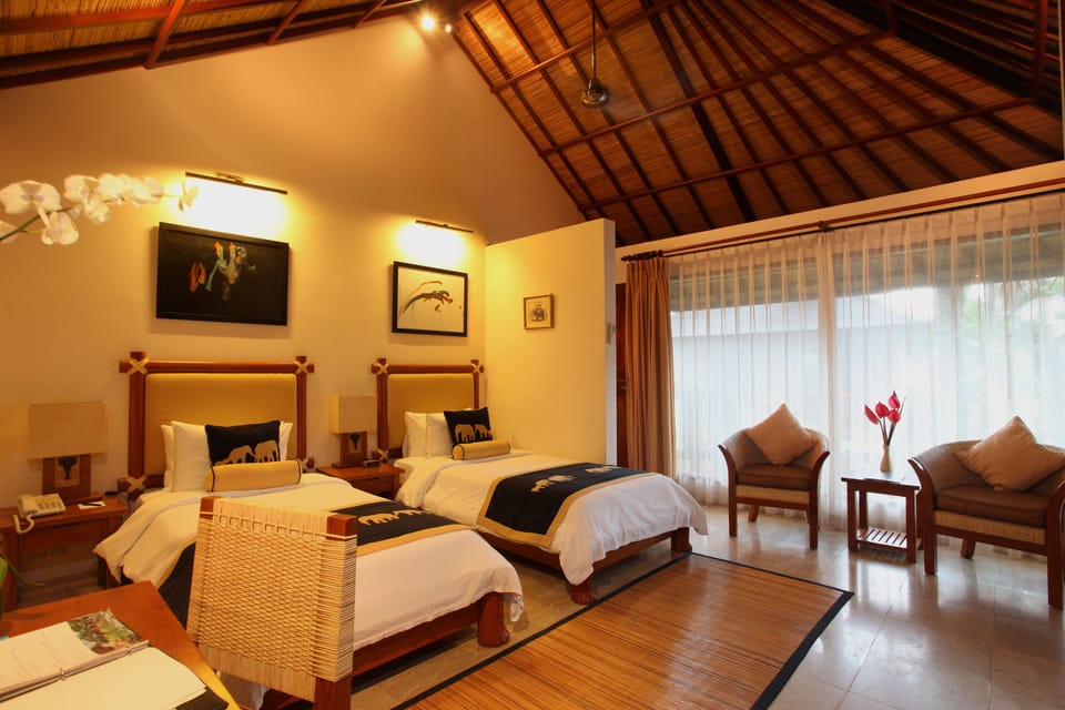 Deluxe Room, Garden View | Minibar, in-room safe, desk, blackout drapes