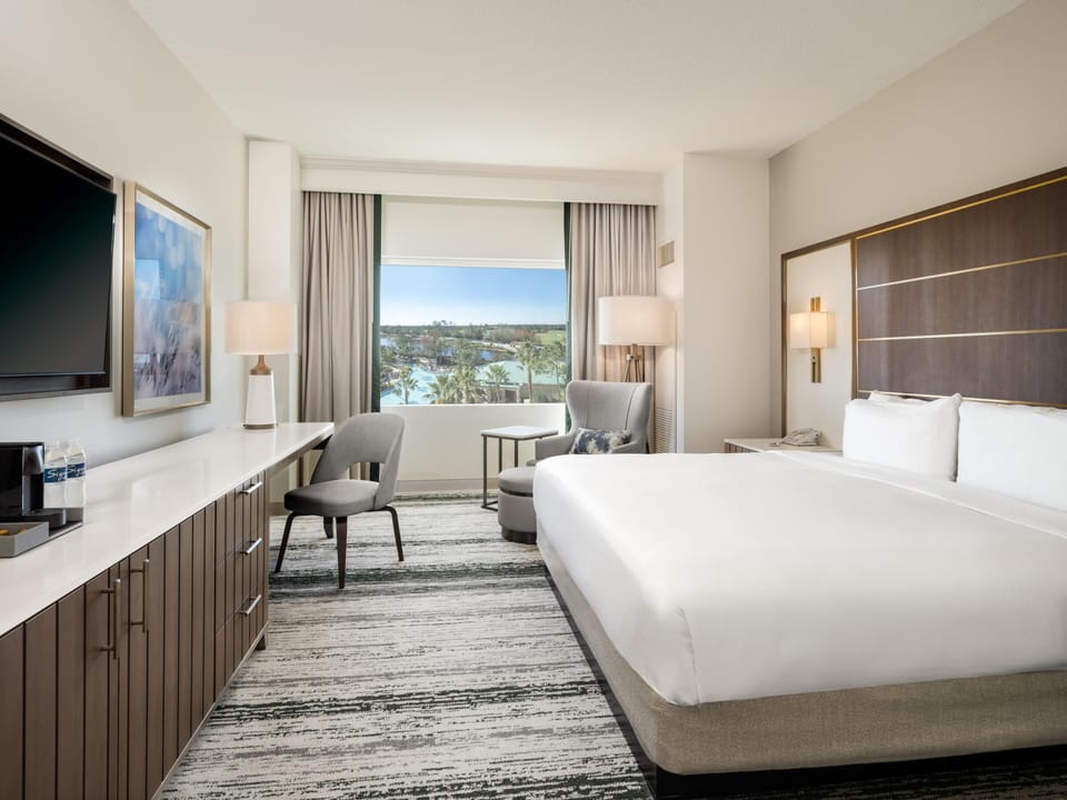 Disney Hollywood Studios View 1 King Bed Guestroom | Minibar
