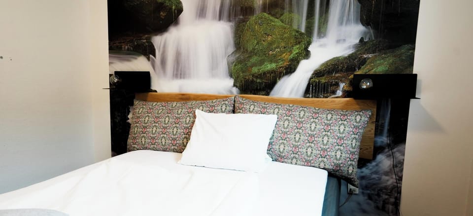Junior Double Room (Bed 140 cm wide) | Desk, iron/ironing board, free WiFi, bed sheets