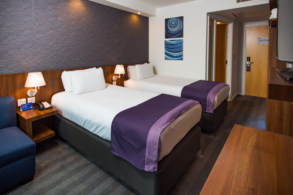Standard Room, 2 Twin Beds (with Free Hot Breakfast) | Desk, blackout drapes, soundproofing, iron/ironing board