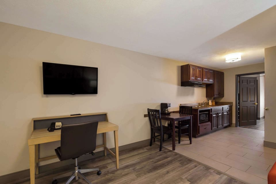 In-room safe, desk, iron/ironing board, free WiFi
