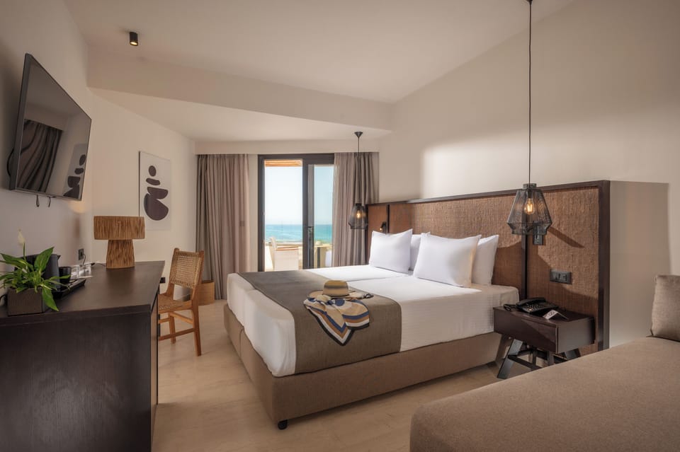 Comfort Double Room, Sea View | In-room safe, desk, laptop workspace, soundproofing