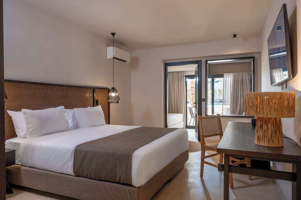 Family Room | In-room safe, desk, laptop workspace, soundproofing