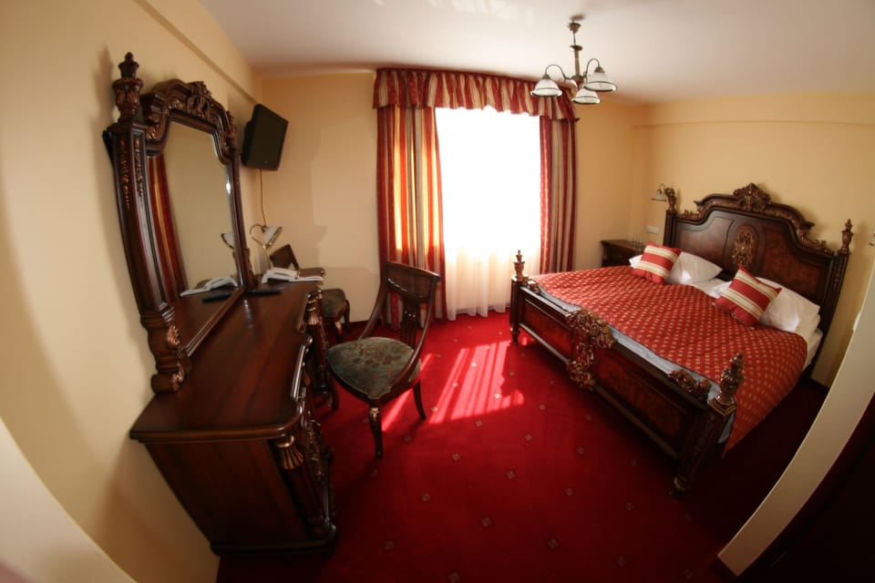 1 bedroom, in-room safe, iron/ironing board, cribs/infant beds