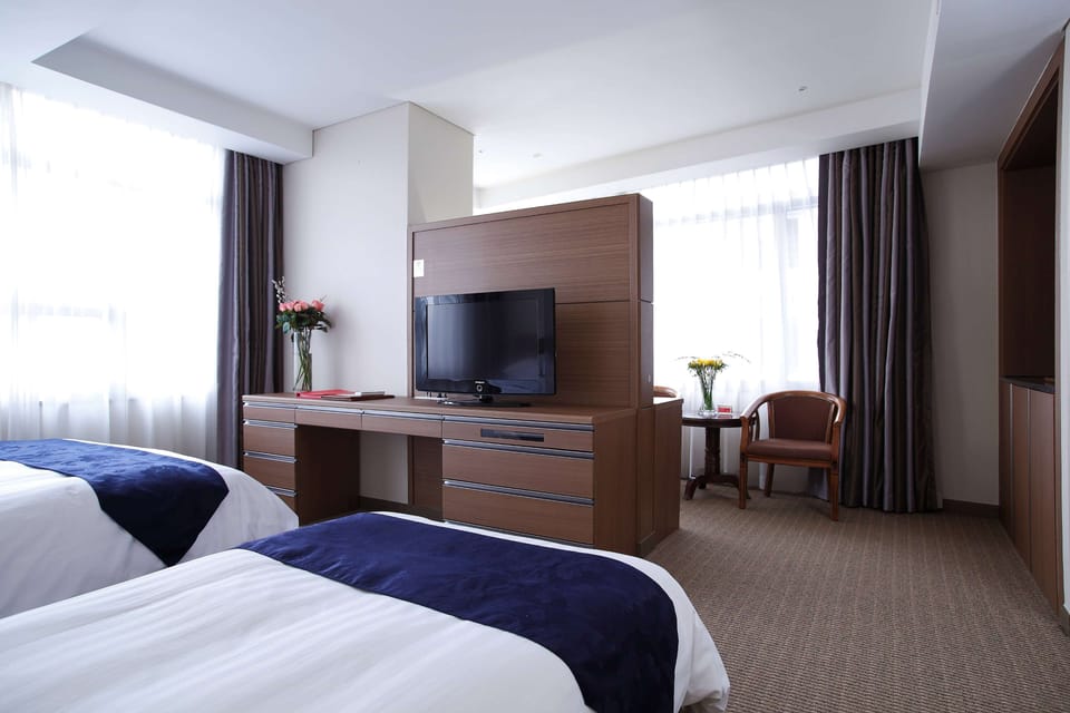 Family Suite | Minibar, in-room safe, desk, free WiFi