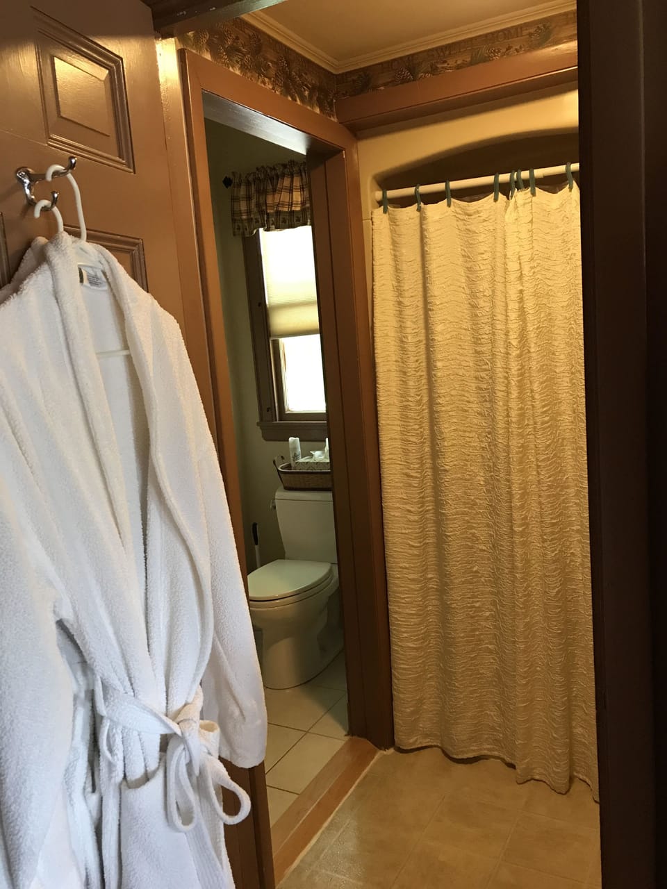 The Game | Bathroom | Free toiletries, hair dryer, bathrobes, towels