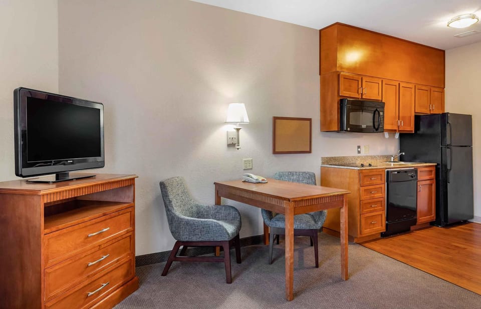In-room safe, desk, laptop workspace, iron/ironing board