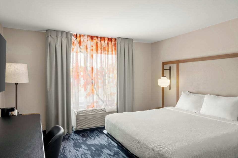 Room, 1 King Bed | Down comforters, in-room safe, desk, iron/ironing board
