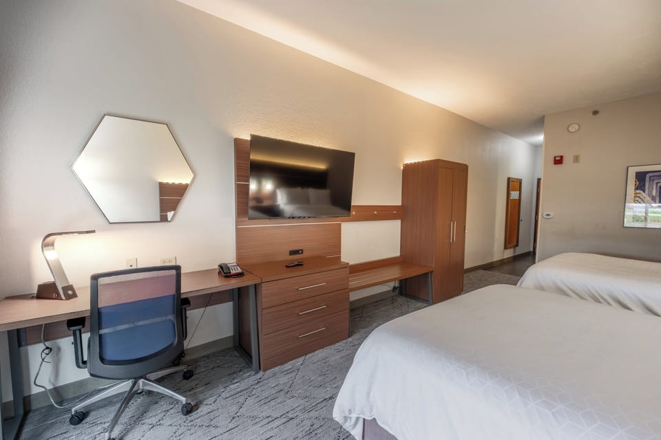 Pillowtop beds, in-room safe, desk, laptop workspace