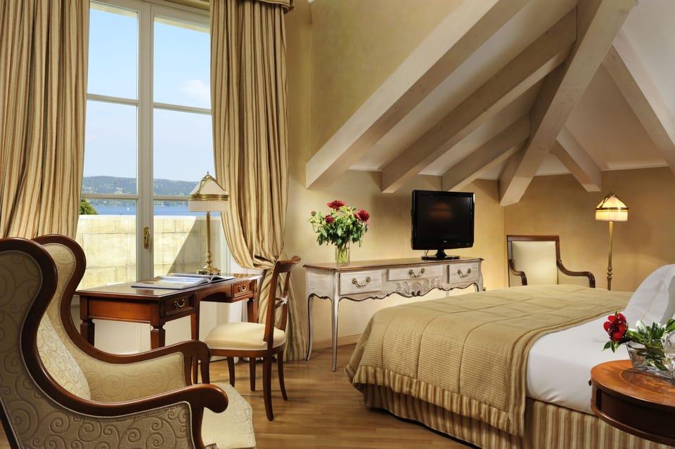 Premium bedding, down comforters, minibar, in-room safe