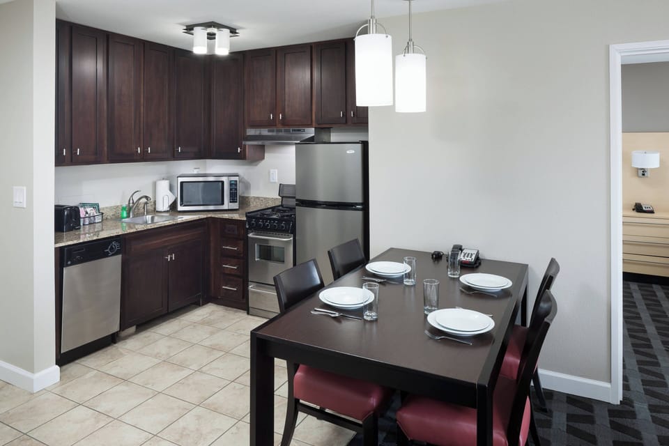Fridge, microwave, stovetop, dishwasher