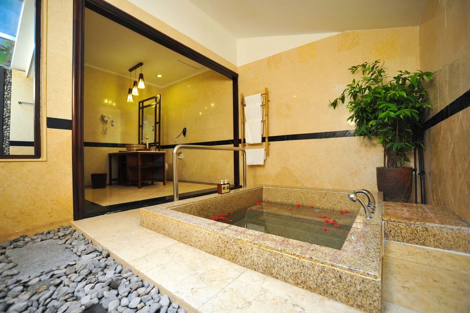 Bungalow, Sea View | Bathroom | Free toiletries, hair dryer, bathrobes, slippers